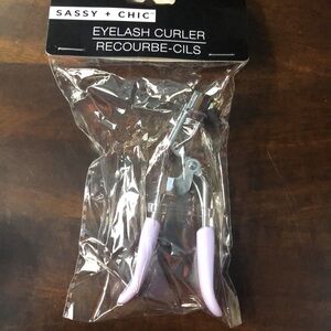 Eye lash curler purple